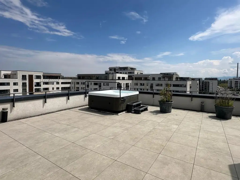 Inchiriem penthouse LUX 4 camere cu terasa de 122 mp zona Coresi