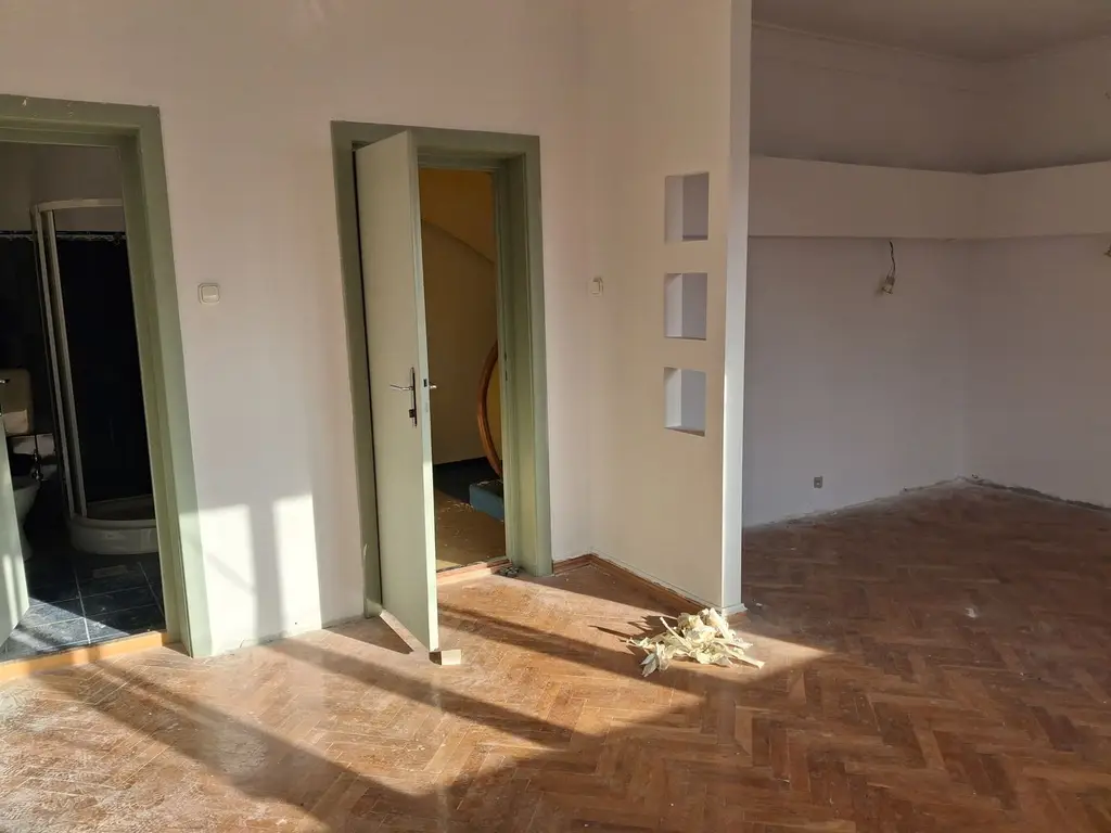 Casa RENOVATA partial 8 cam 6 ari 550mp garaj Ana Ipatescu.