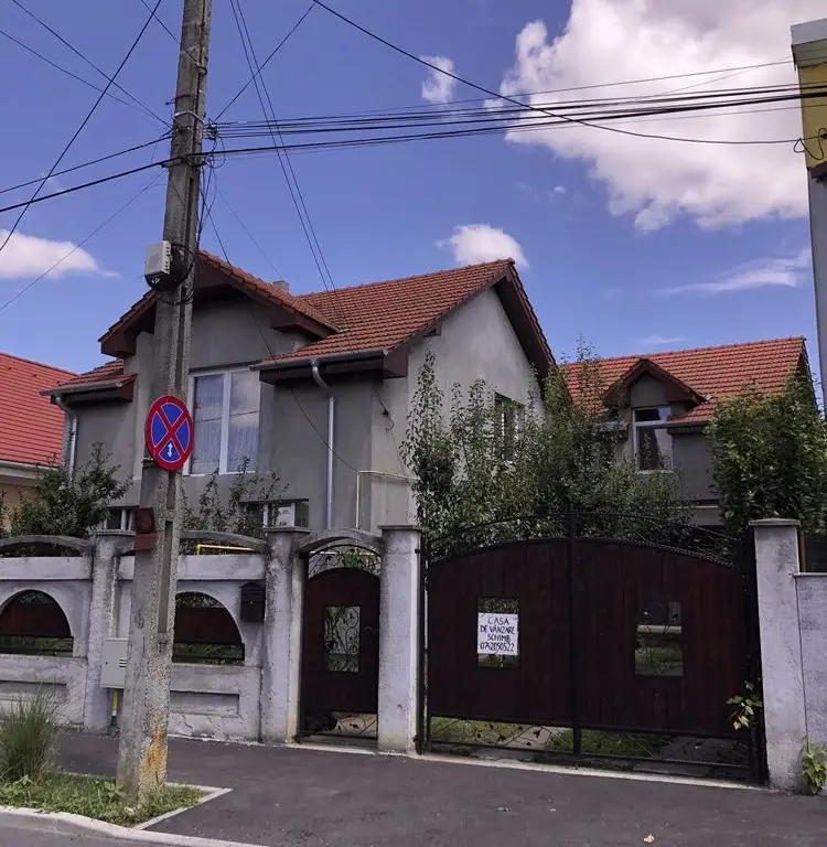 BRASADAS vinde casă cu etaj 8 cam 8 ari zona BOTIZULUI.