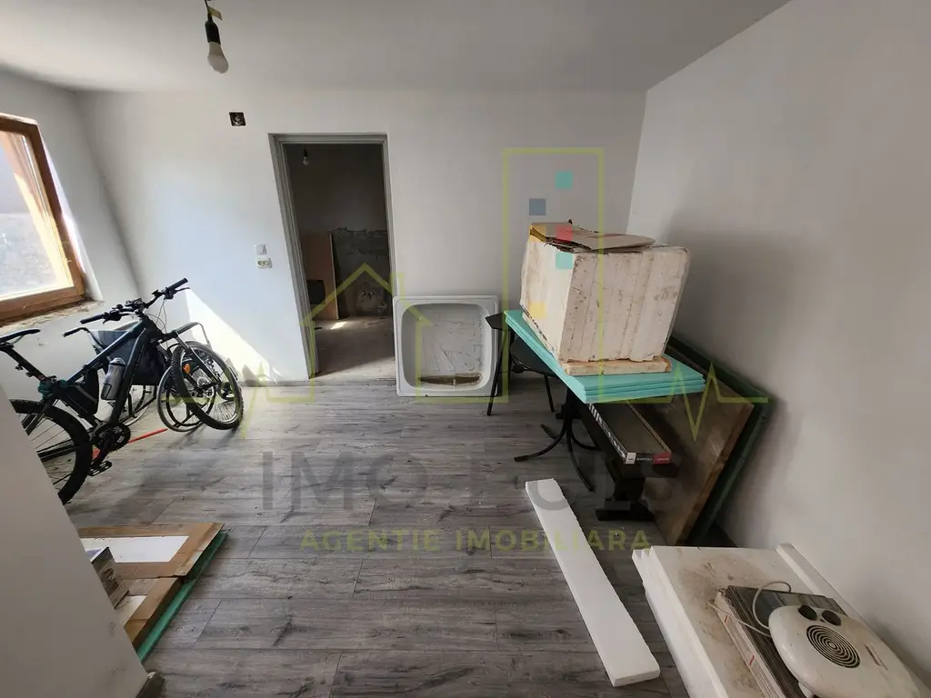 Casa individuala. Sag. Teren 604. 2 Bai. 4 Camere. Se preda la cheie.