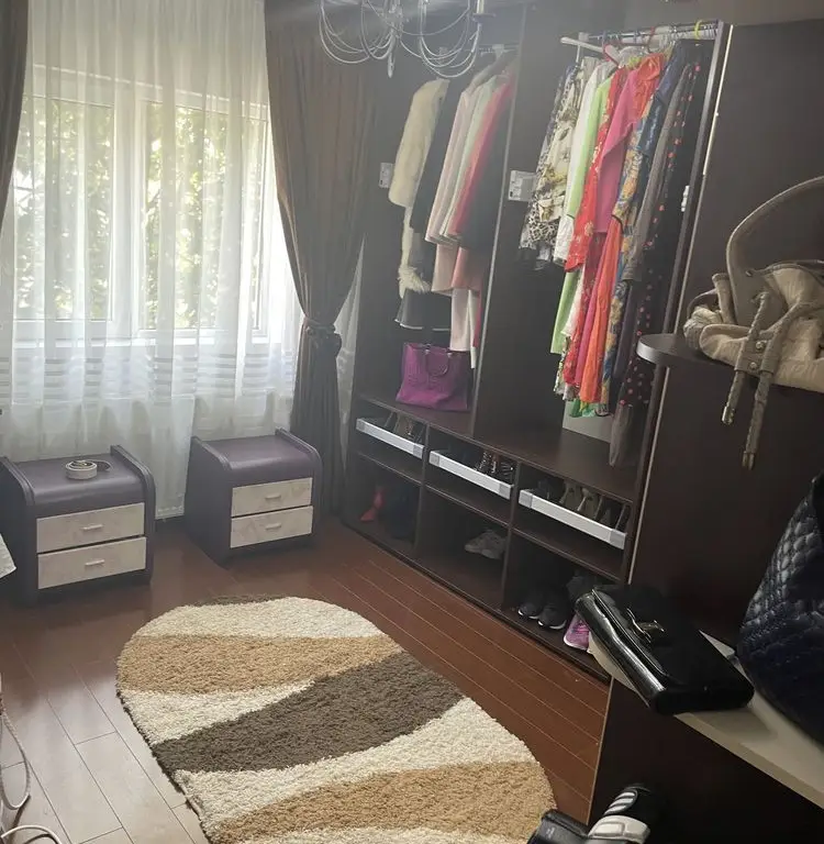 Vand apartament 4 camere