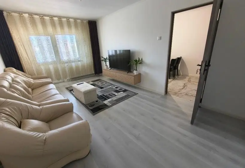 BRASADAS vinde ap 3 cam etaj 3/4 în Micro 17.