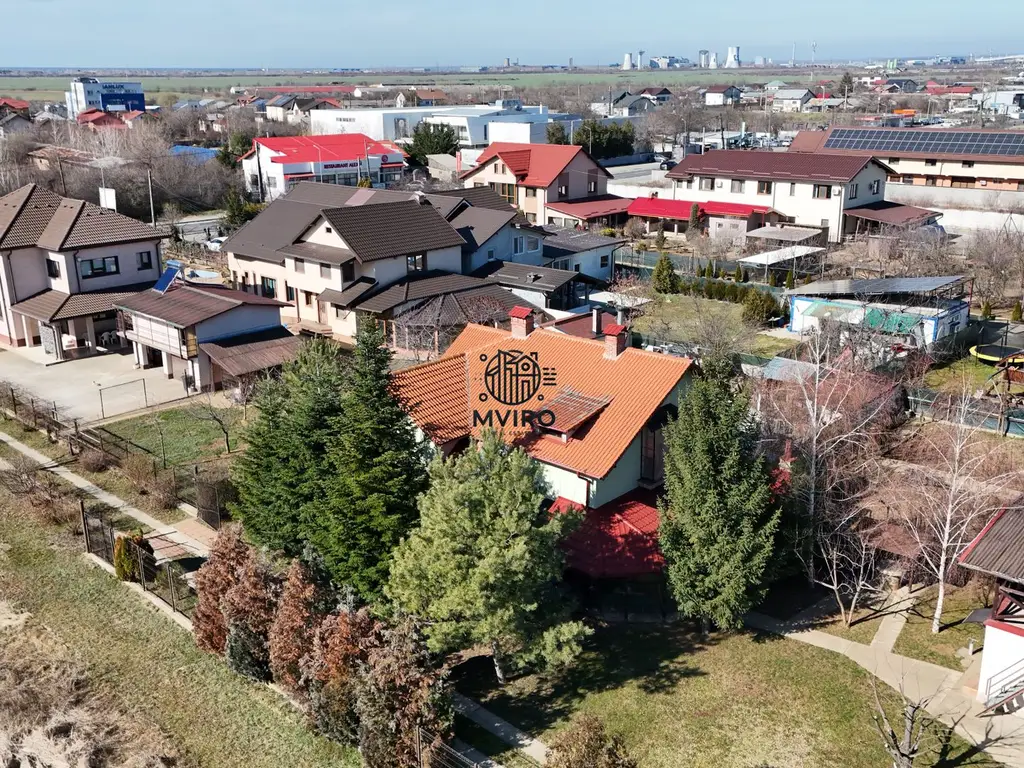 Casa de vanzare in Targoviste - 5 camere, 2 garaje, teren generos