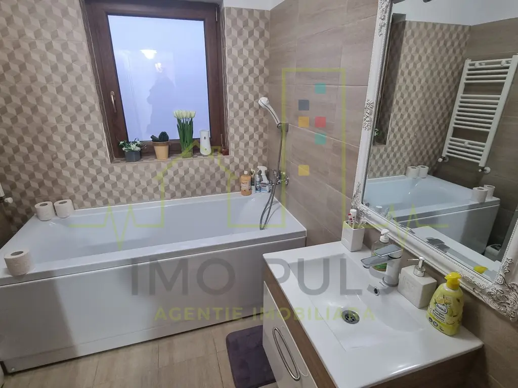 4 Camere. Mobilat si utilat. Drum asfaltat.