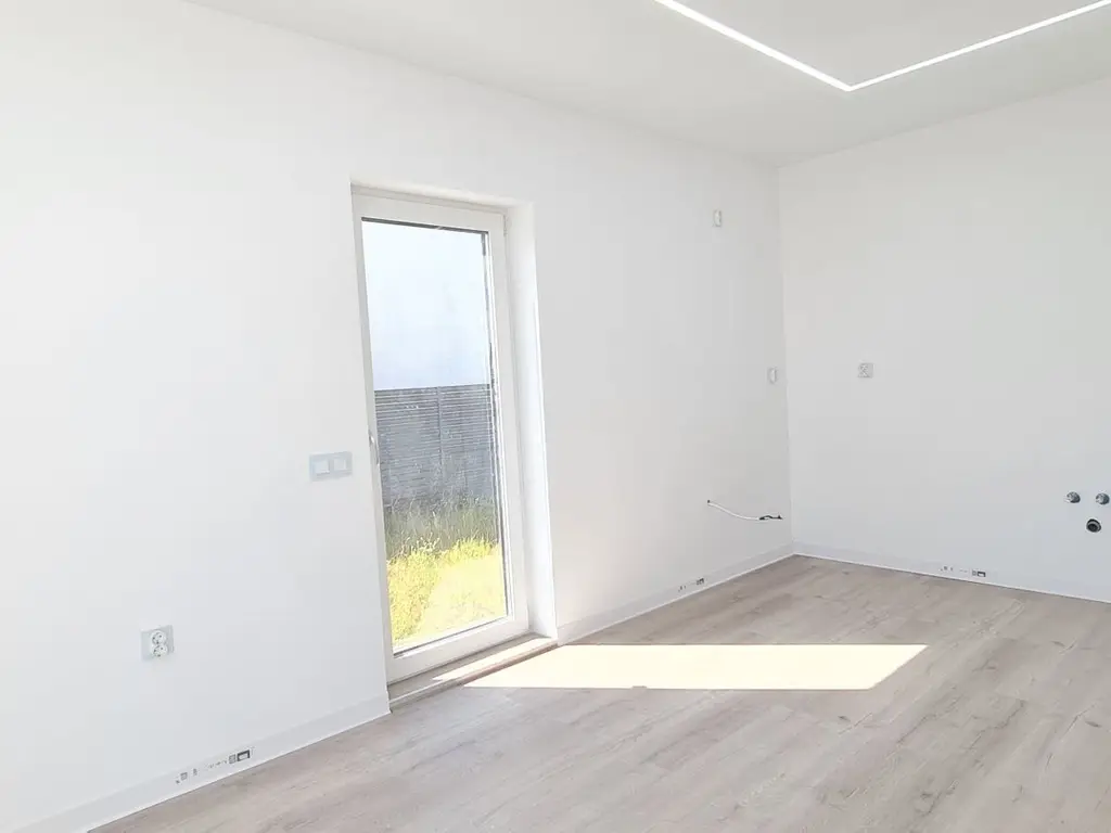Casa individuala 4 camere 3 bai si garaj Cartier Izvor