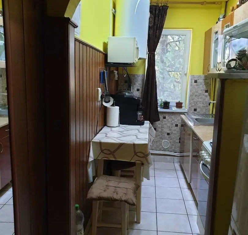 BRASADAS vinde ap 2 cam etaj 2 Botizului