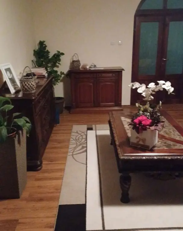 BRASADAS vinde casa individuala 8 cam teren 10 ari Unirii.