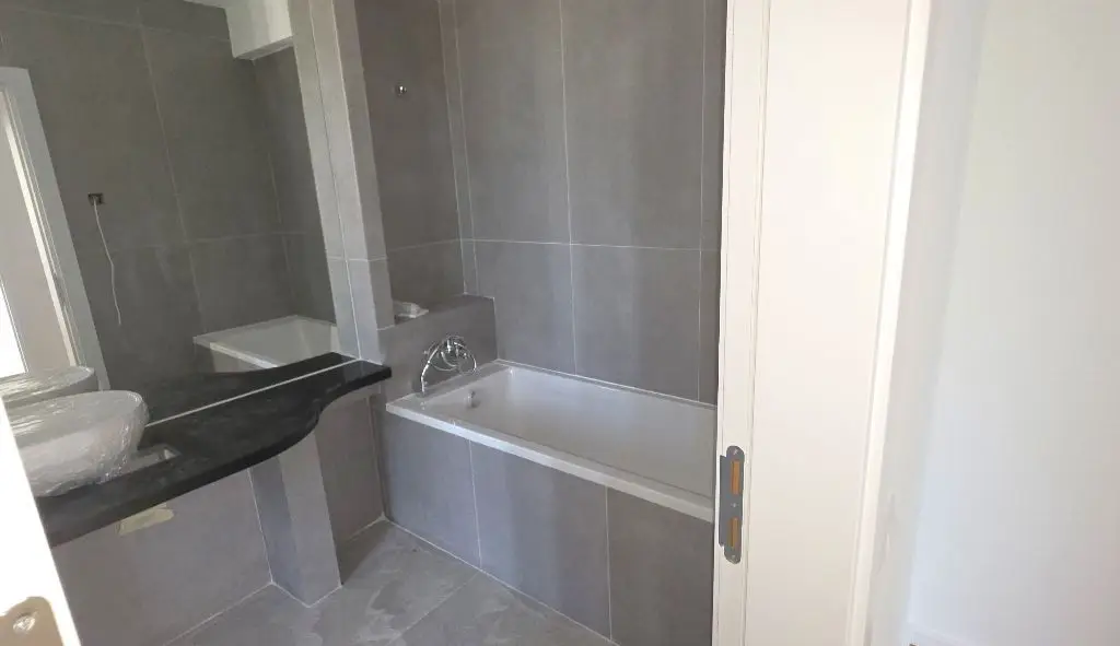 Giulesti duplex P+1 4 camere de vanzare