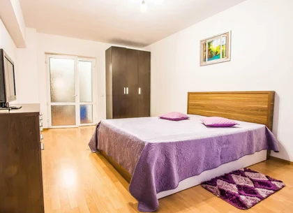 BRASADAS închiriază Ap 2 cam Et 2/10 B-dul Unirii.