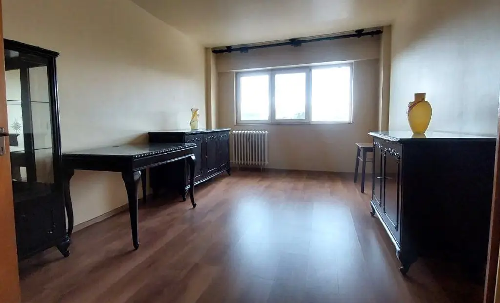 Vand apartament 4 camere situat la 10 min de Piata Unirii