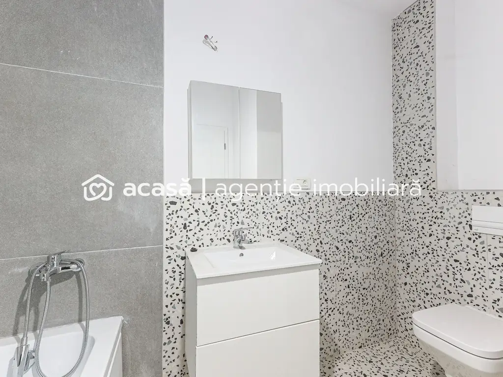 VÂNDUT! Apartament nou, ultracentral, cu loc de parcare privat