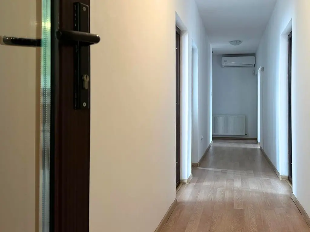 Casă complet renovată cu 4 camere și garaj generos Băneasa, Sector 1