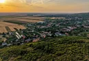 Teren pe deal, 1.150 mp, în Miniș, front 26 m, Drumul Vinului