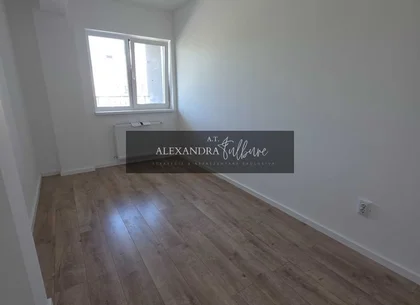 Apartament 2 camere, balcon, etaj intermediar, Terra