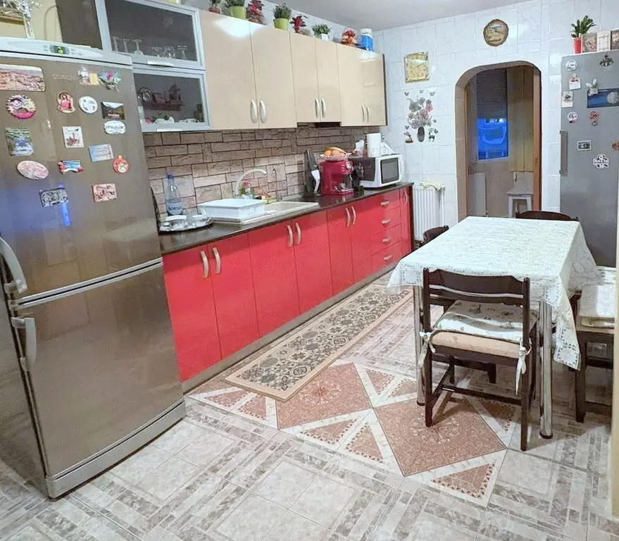 De vanzare apartament cu 3 camere I. C. Frimu, 70.500 euro
