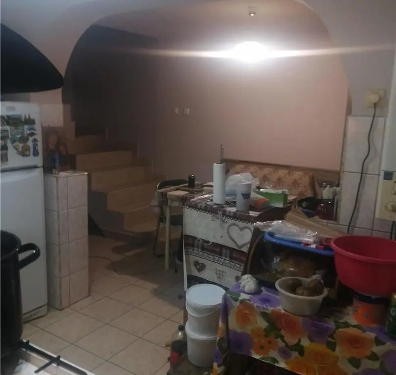 BRASADAS vinde casa din cărămidă cu 2 cam. zona Baritiu.