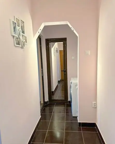 De vanzare apartament cu 3 camere, micro 38, et. 3, 63.000 euro