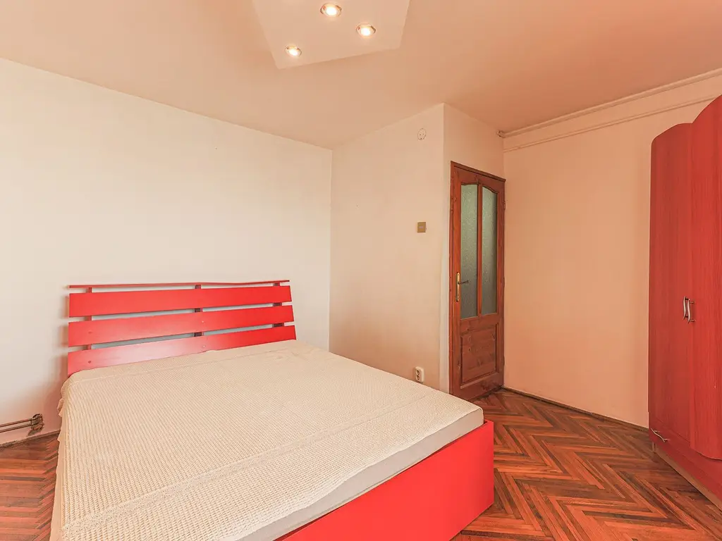 Vandut! Apartament 2 camere, decomandat, 64 mp, etaj 4/4