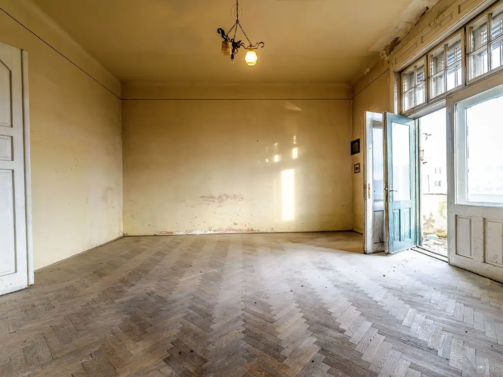 VÂNDUT! Apartament 4 camere, etaj 1, în Palatul Steiner, Arad