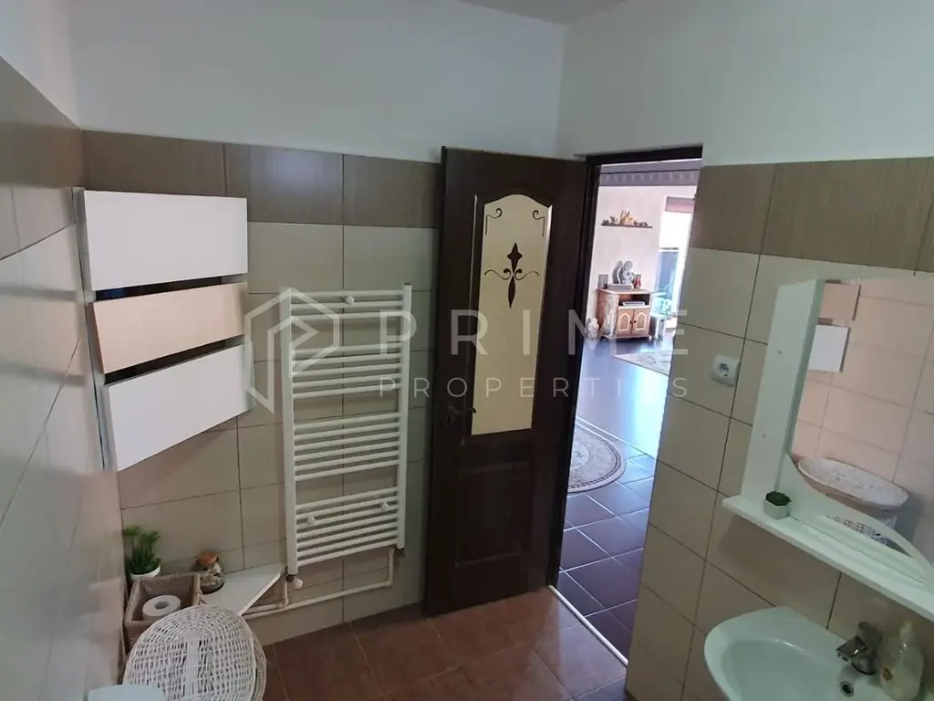 Casă individuală elegantă – Corunca, curte spațioasă
