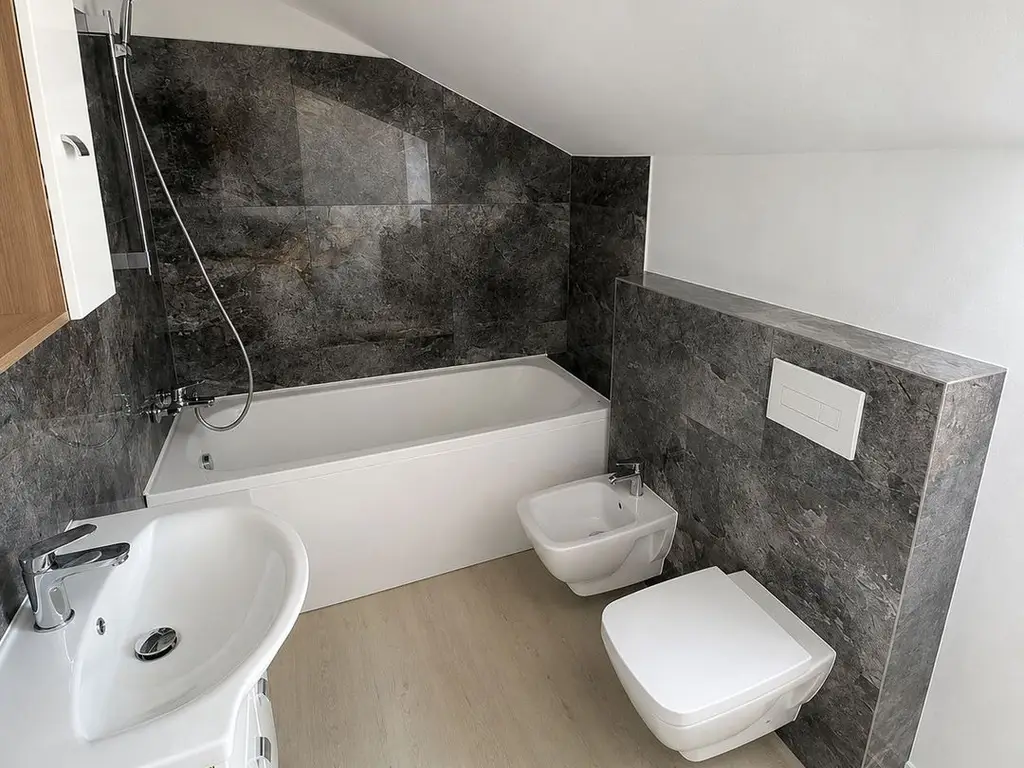 Duplex nou de închiriat | 120 mp utili | 3 dormitoare | Curte proprie