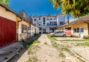 Apartament în centru cu acces auto și garaj propriu