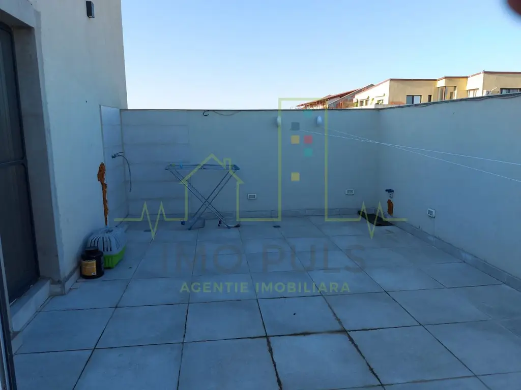 Apartament pe 3 nivele. Terasa 30 mp. 2 Balcoane. 2 Bai. Gradina
