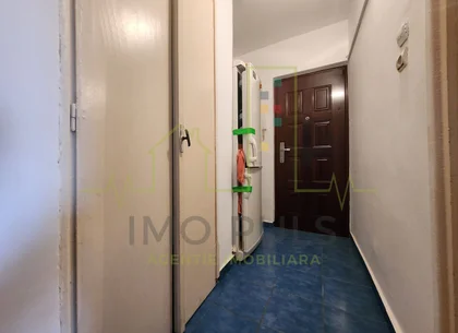 Etaj intermediar. Bucatarie din constructie. Telegrafului. 4 apartamente / etaj