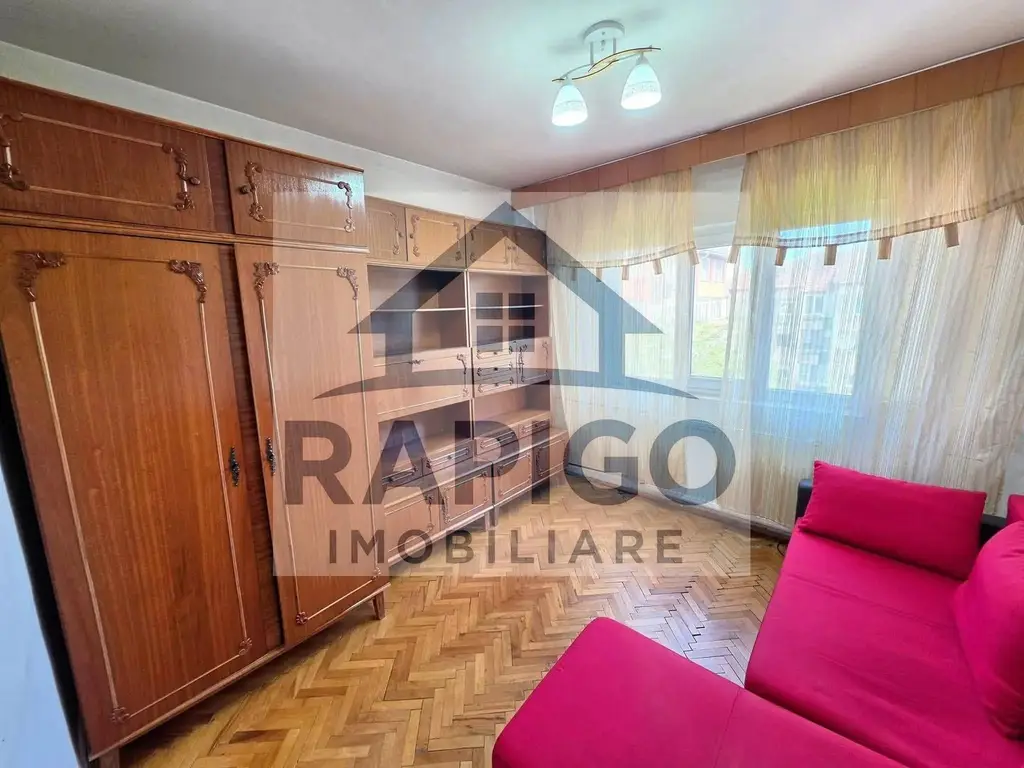 Vand apartament cu 2 camere decomandat in Calea Lipovei
