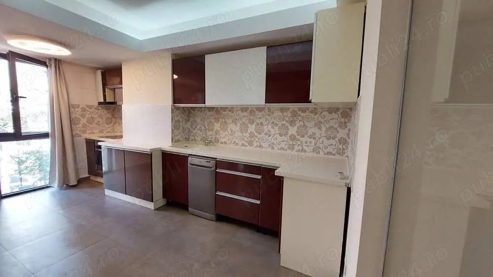 Vînzarea apartament 4 camere