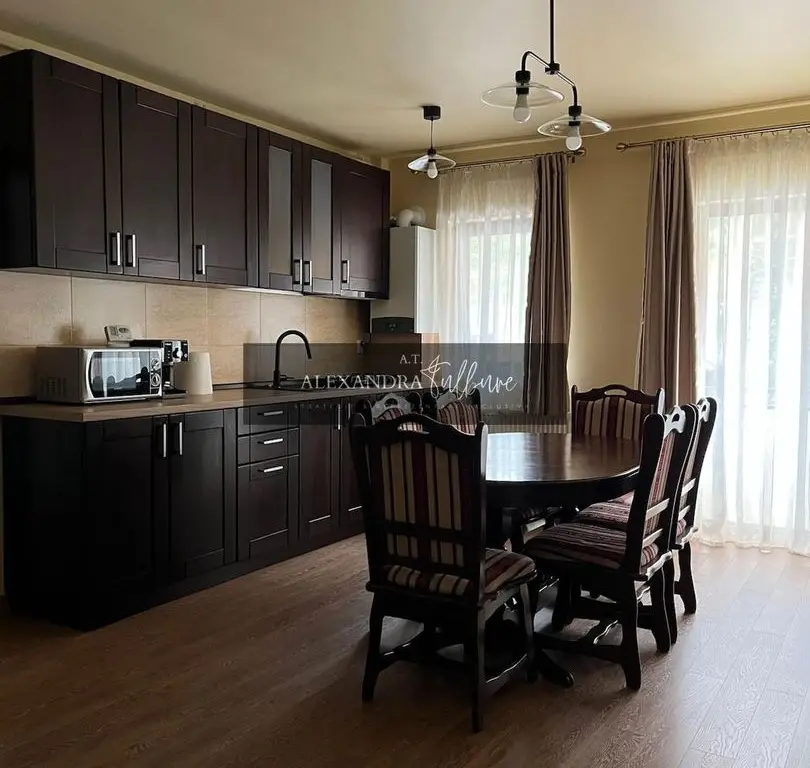 Apartament 3 camere, terasă, balcon închis, parcare