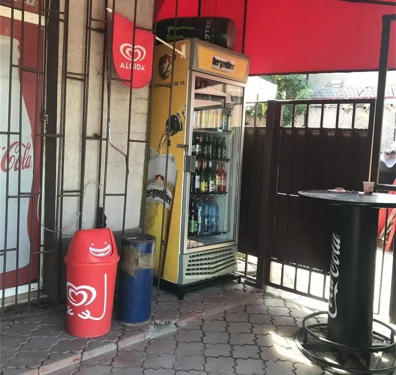 Spatiu com casa - Sos Petricani