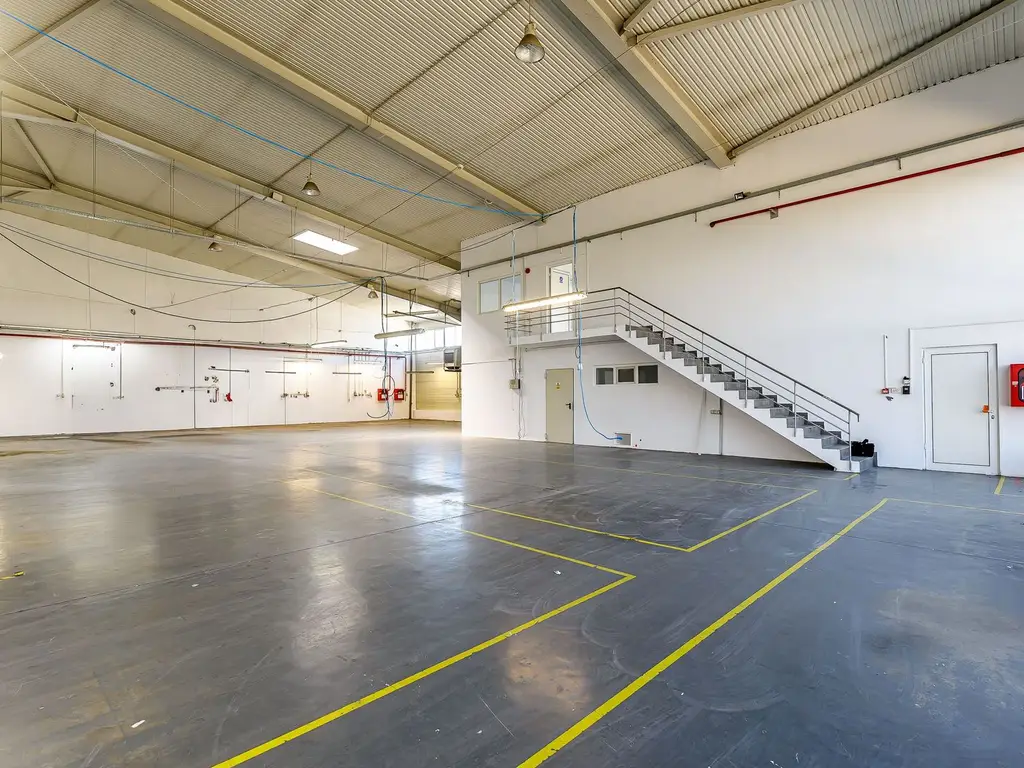 Hală industrială de vânzare 3495 mp în Arad
