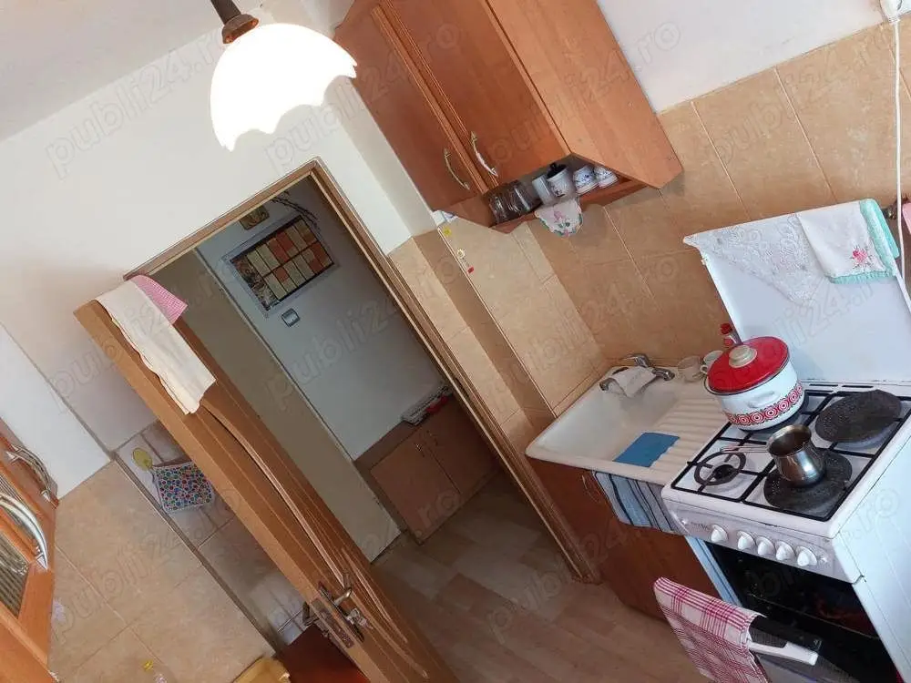 BRASADAS vinde ap 2 cam la PARTER zona Spitalul Judetean.