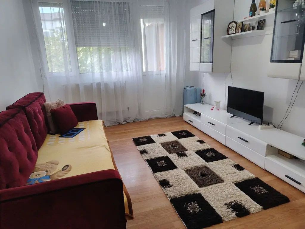 BRASADAS vinde ap 2 cam etaj 3/4 in Carpați 1.