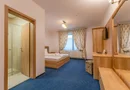 Pensiune Râșnov, 13 camere plus locuință proprietar, zonă Cetate