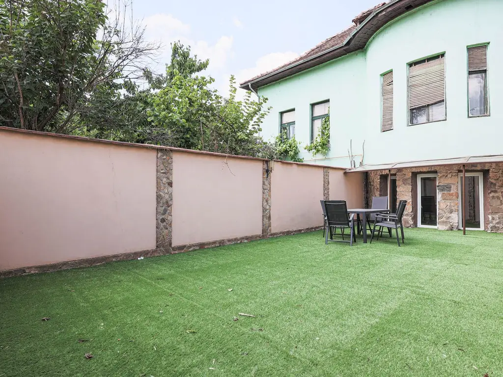 Apartament 95 mp pe Iuliu Maniu la casă, curte proprie inchisa