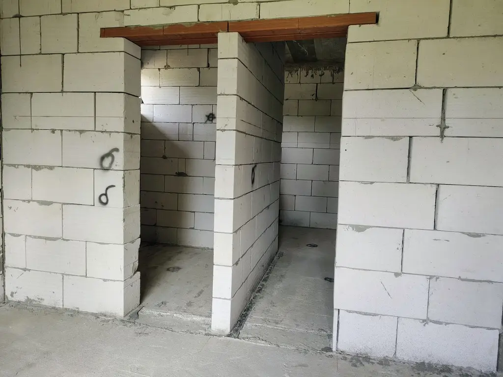 Casă la roșu, – Oradea, str. Caișilor. 175 000 E . Comision 0
