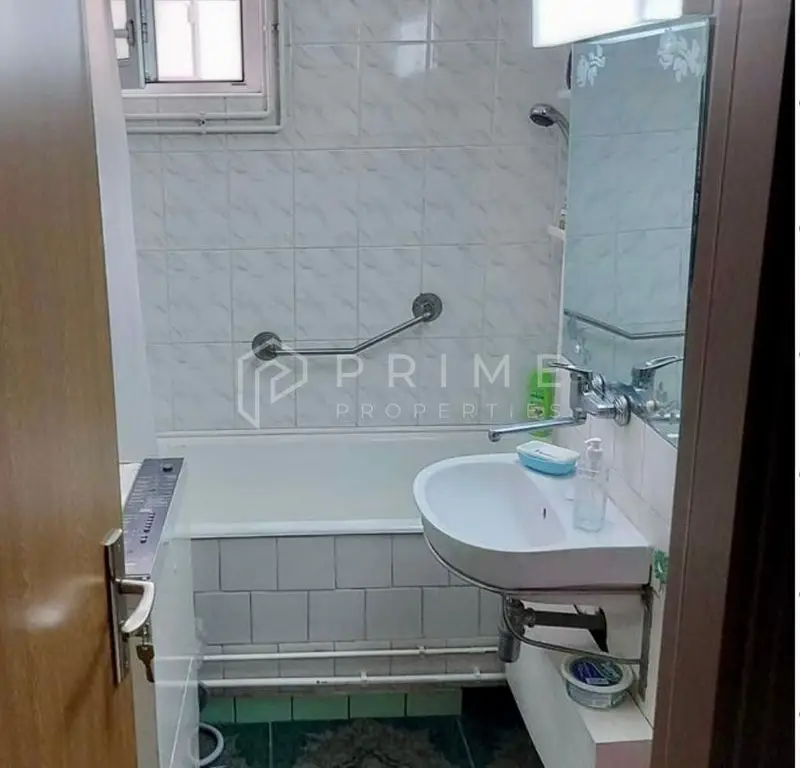 Apartament 2 camere decomandate, etaj intermediar