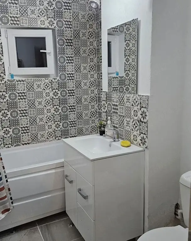 De inchiriat apartament 2 camere, Piața Centrală, et. 4, renovat, 450 eur