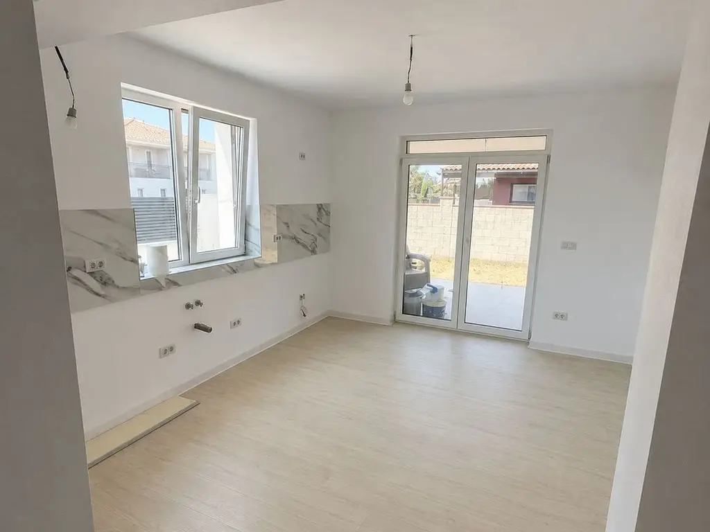 Duplex nou de închiriat | 120 mp utili | 3 dormitoare | Curte proprie