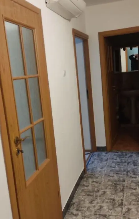 De inchiriat apartament cu 2 camere, etaj 4/4 Piata Centrala, 360 euro