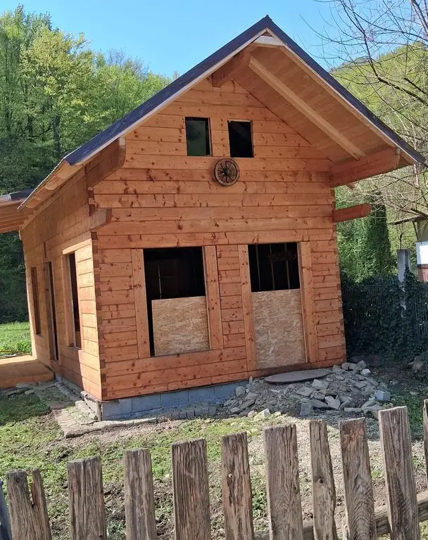 Cabana de vânzare