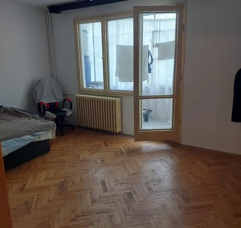 Vand apartament 3 camere langa policlinica Malcoci