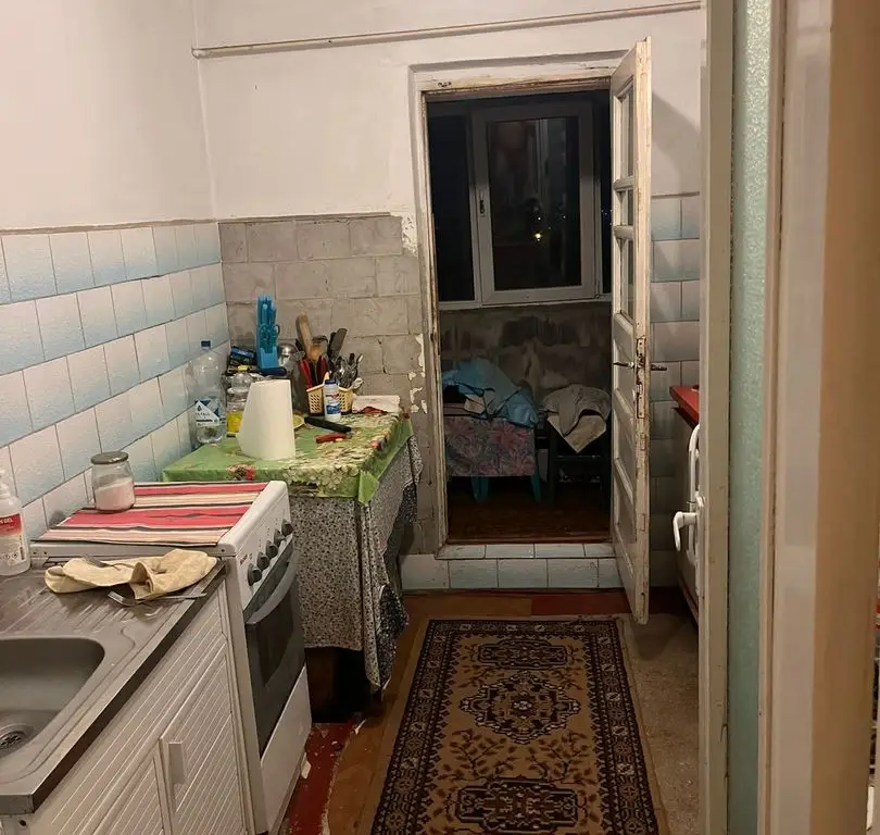 De vanzare apartament 3 camere Micro 16, etaj 4/4, 64.000 euro
