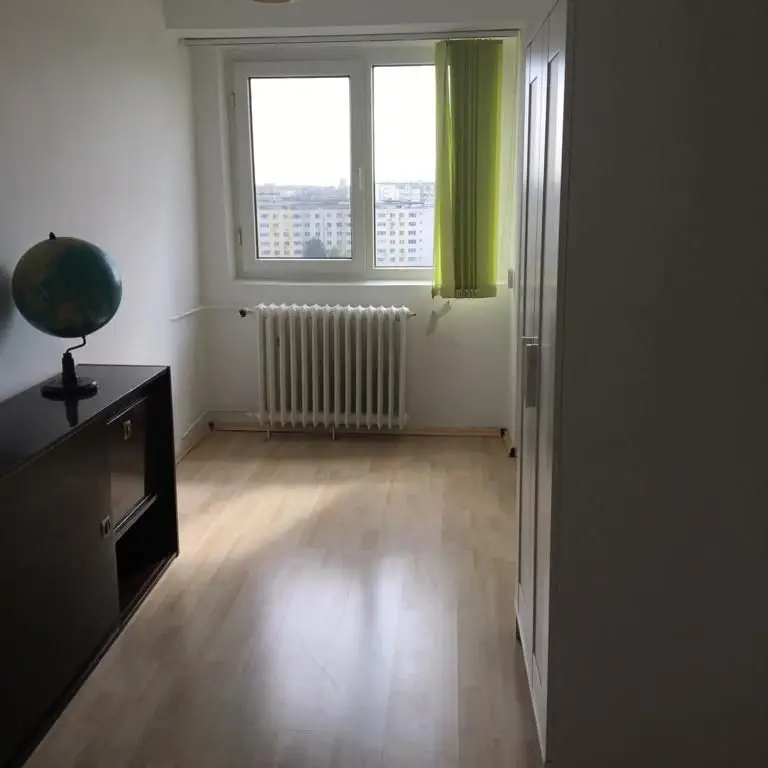 Apartament 4 camere, la 2 minute de Mega Mall, pret 99000 , particular