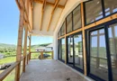 Vilă chalet modern cu perete panoramic de sticlă - Livezeni, Mureș