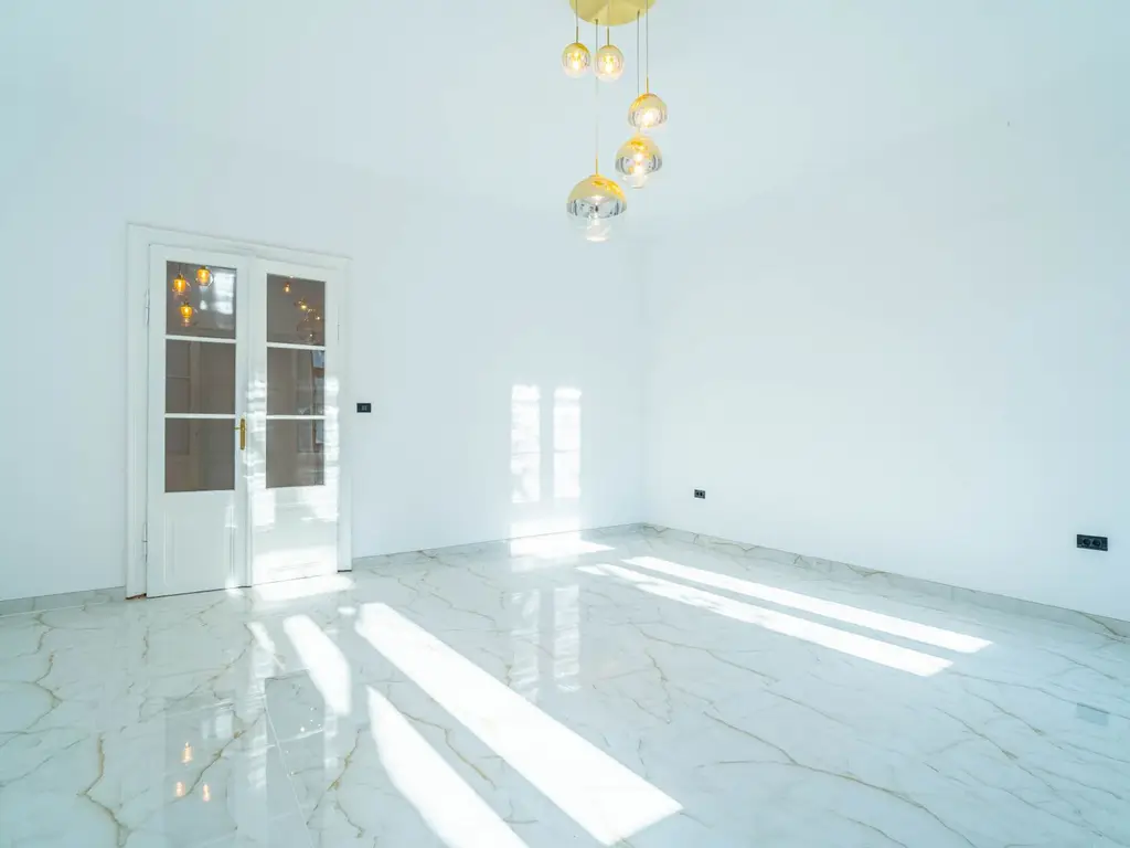 Apartament 2 camere parter înalt, amenajat complet.