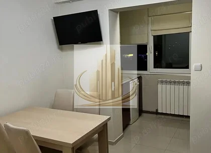 Apartament 3 camere, decomandat, zona Lunei