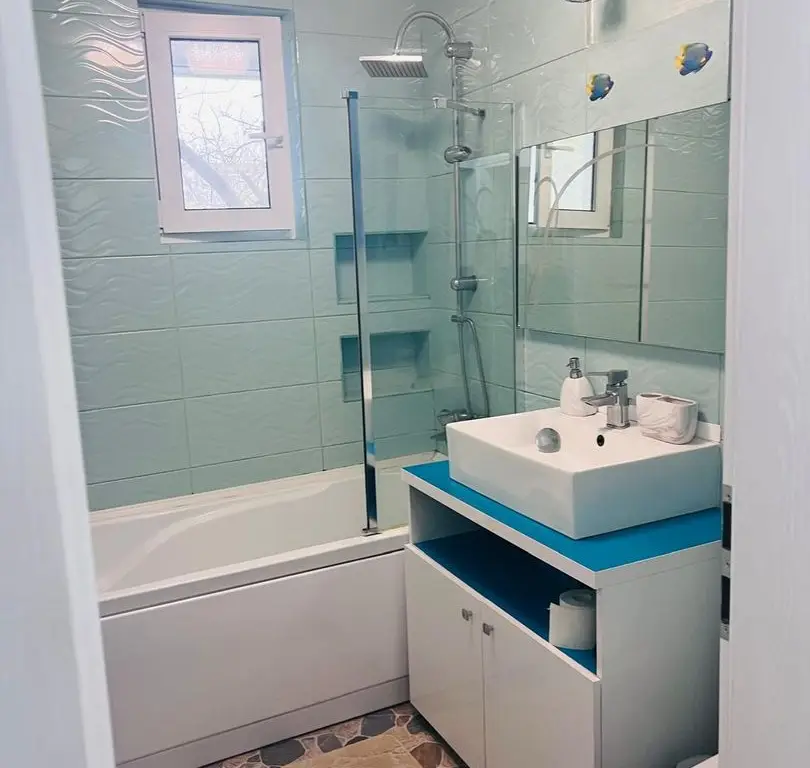 Apartament cu 3 camere, mobilat si utilat, etaj 1 -zona Tiglina 3